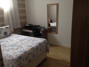 2 quartos, escrivaninha, Wi-Fi de cortesia, roupa de cama