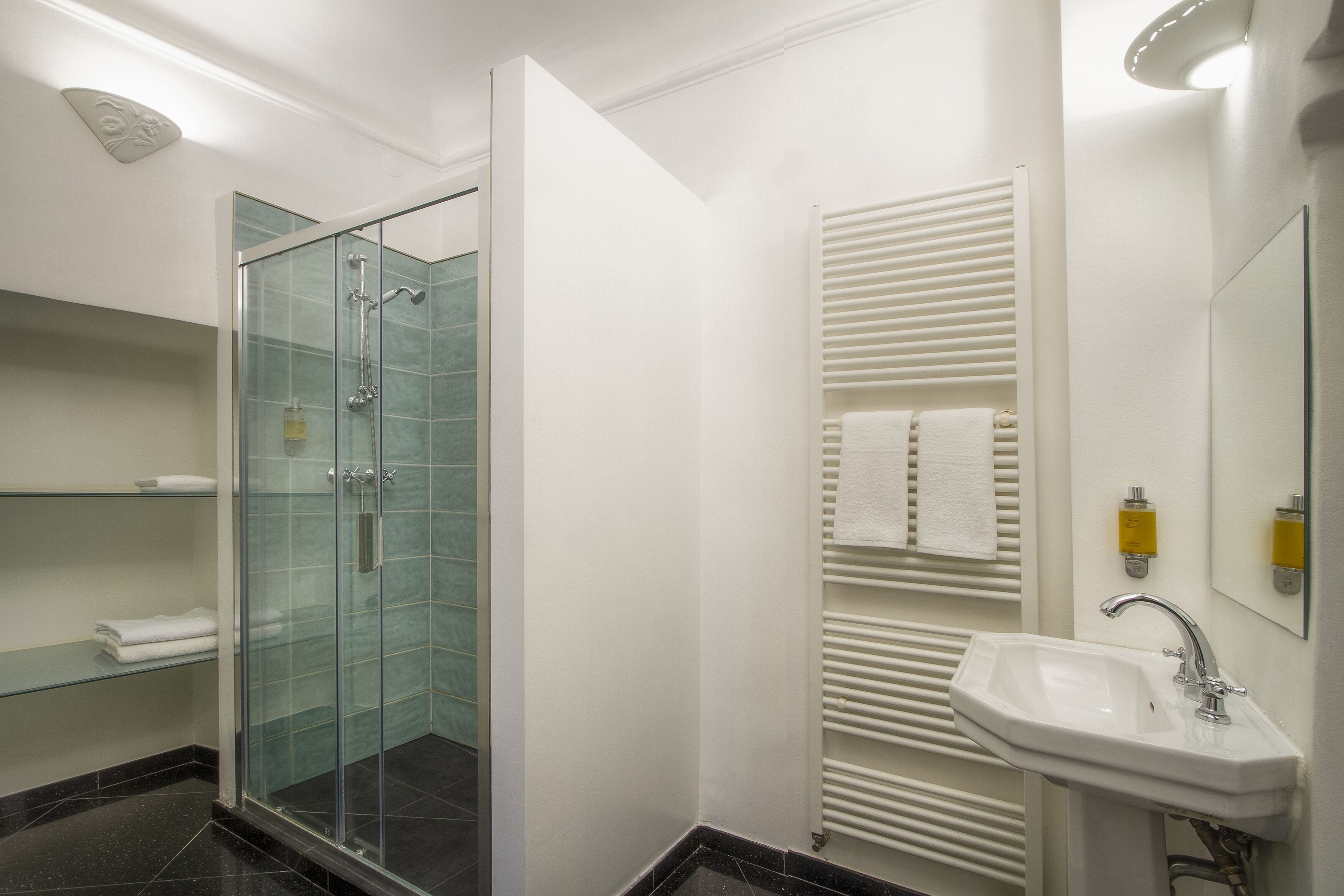 Foto - Black Star Suites