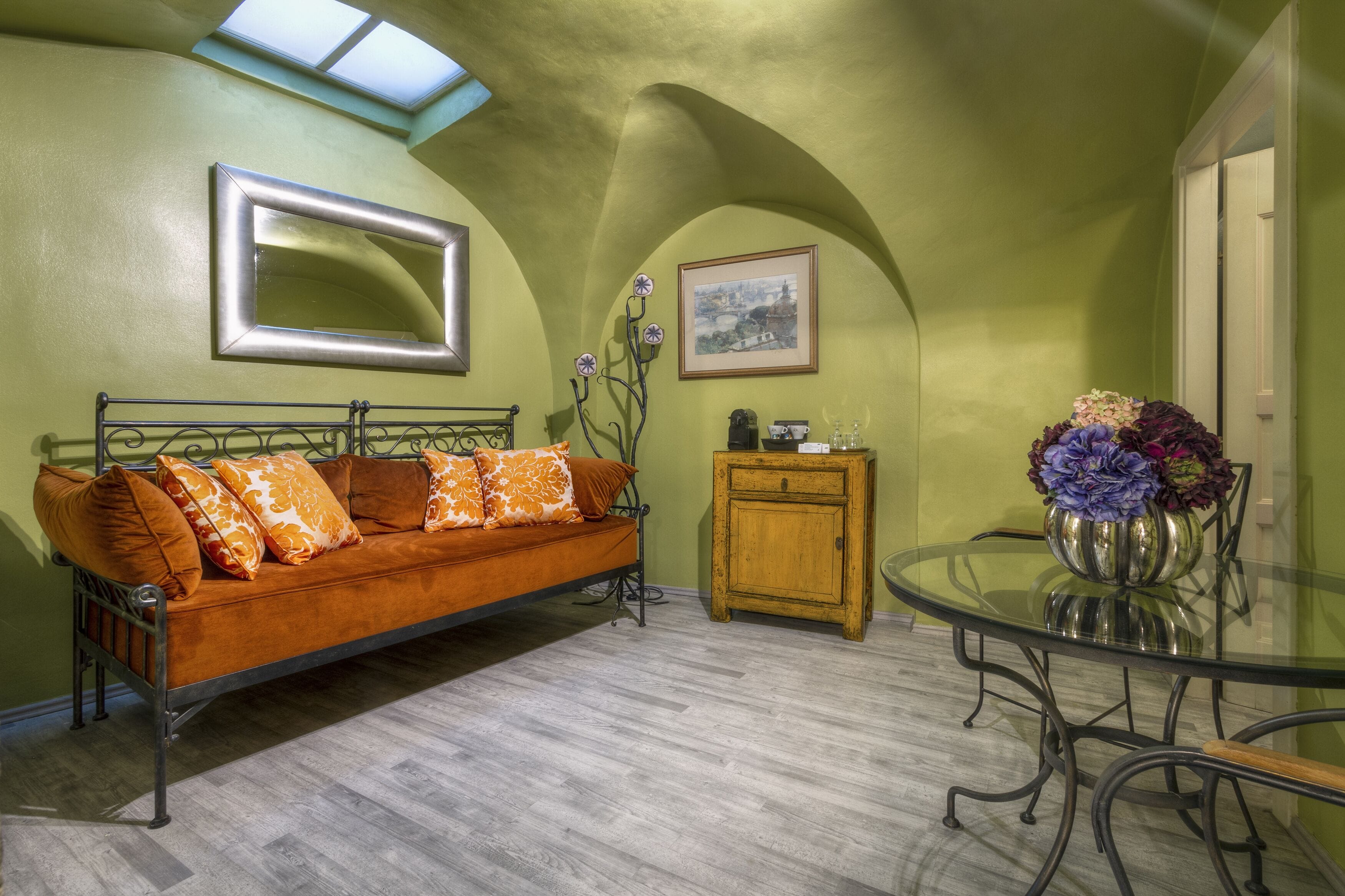 Suite junior | Ropa de cama hipoalergénica, minibar, caja fuerte y escritorio