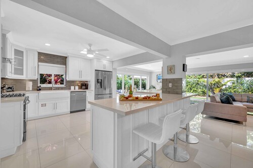 Modern Coastal Style | Walk To Beach | Heated Pool | Tranquility | Ocean Mist Key | RESlDENCES