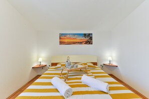 3 Schlafzimmer, Bügeleisen/Bügelbrett, kostenlose Babybetten, Bettwäsche