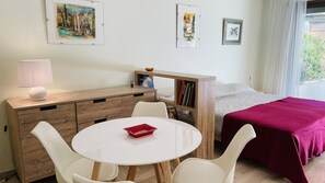 Iron/ironing board, bed sheets, wheelchair access - ROU503 (Cannes)