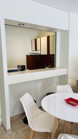 Dining - ROU503 (Cannes)
