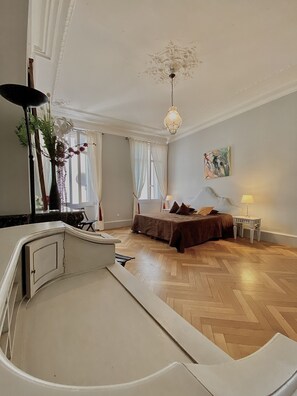 3 bedrooms, iron/ironing board, bed sheets