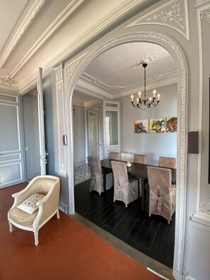 Dining - GAZ5213 ANNA CLAIRE (Cannes)