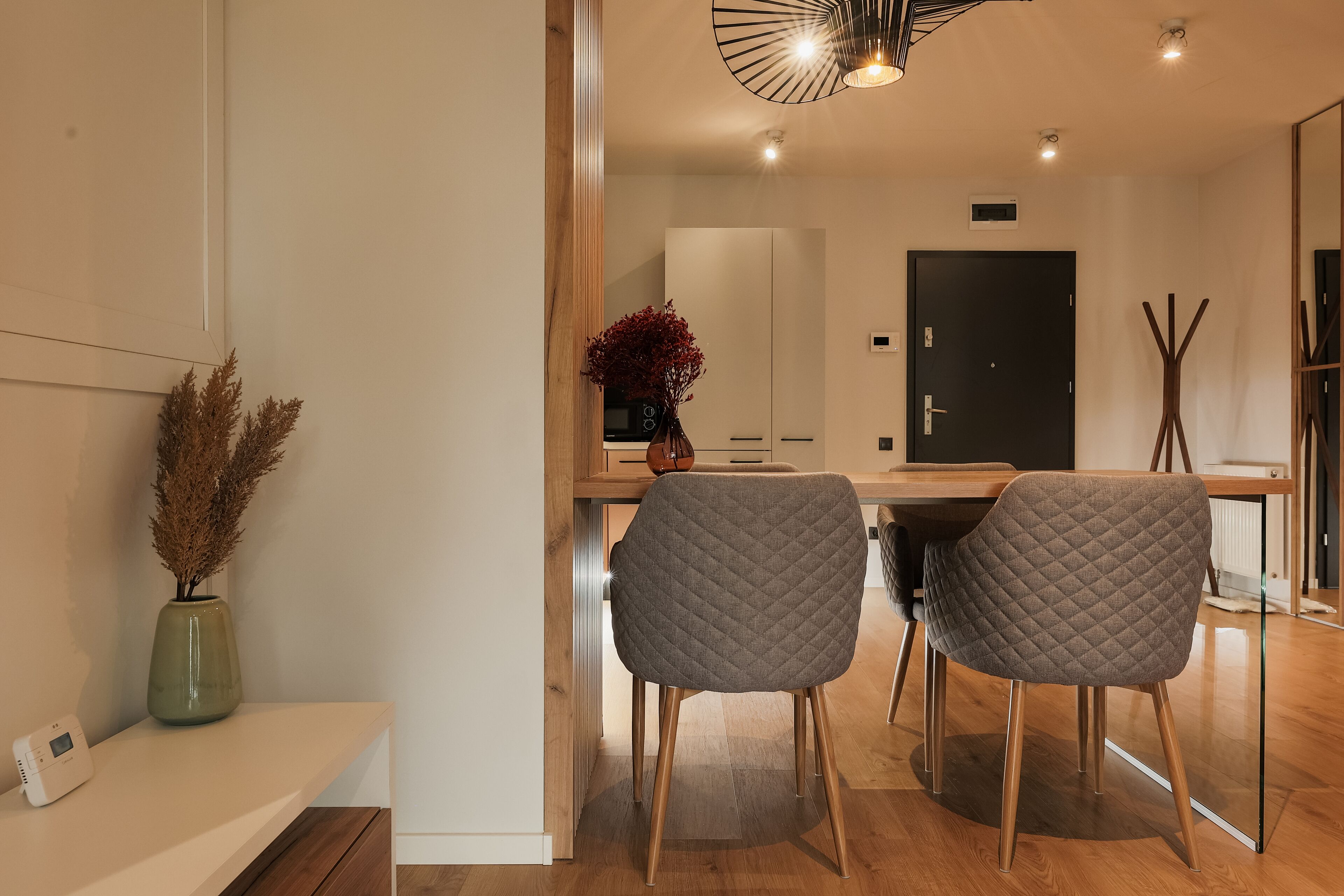 Lägenhet Premium | Vardagsrum | 101-centimeters plasma-tv med kabelkanaler och tv