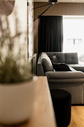 Premium Apartment | Living area | 101-cm plasma TV with cable channels, TV - Nest Inn Scala (Cluj-Napoca)