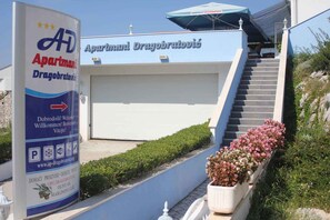 Exterior - Holiday apartment With sea view and terrace (Komarna)