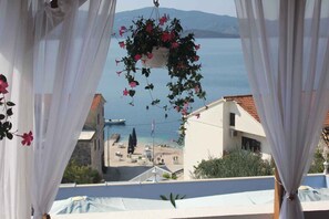 Property grounds - Holiday apartment With terrace and air conditioning (Komarna)