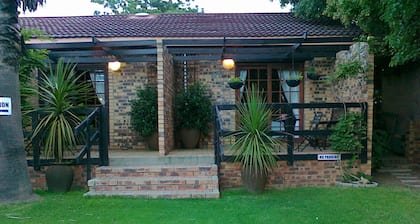 Khokha Moya Guesthouse