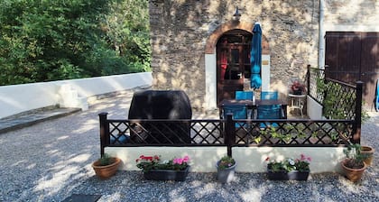 Peaceful, riverside retreat for up to 6 people