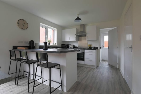 House, Multiple Beds | Private kitchen | Fridge, microwave, oven, stovetop