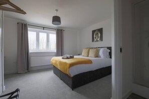 House, Multiple Beds | 4 bedrooms, iron/ironing board, free WiFi, bed sheets