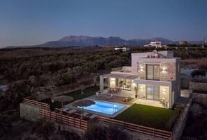 Exterior - Alba Lilia (Πιτσίδια)