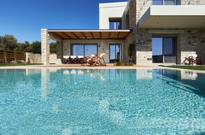 Outdoor pool - Alba Lilia (Πιτσίδια)