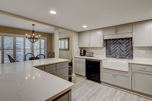 Kühlschrank, Mikrowelle, Geschirrspüler