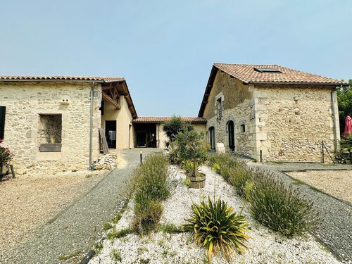 Deux gites avec spa, piscine privée et salle de jeu