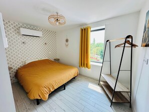 4 bedrooms, iron/ironing board, travel cot, free WiFi