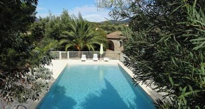 Maison Corse N°4 proche de la mer avec piscine.