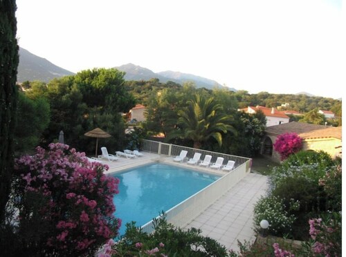 Maison Corse N°4 proche de la mer avec piscine.