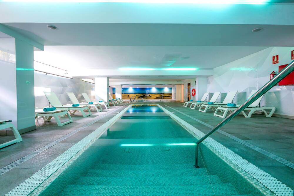 Deluxe Single sea view- half board, only adults