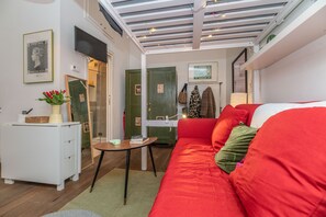 Living area - Cozy studio in Fondazione Prada district (Milano)