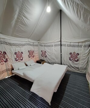 Deluxe Tent | 15 bedrooms, blackout drapes, bed sheets - Tongspon Camp (Leh)