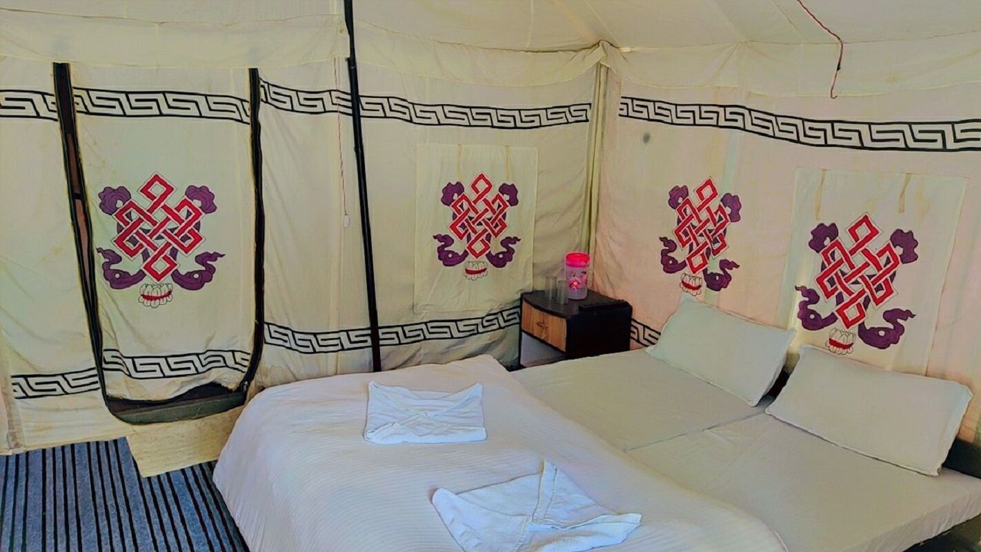 15 habitaciones, cortinas blackout y ropa de cama 