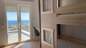 8 bedrooms, in-room safe, desk, iron/ironing board