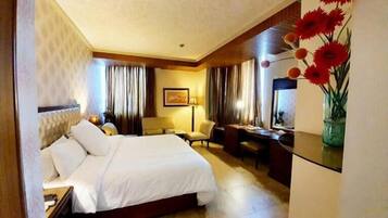 In-room safe, desk, laptop workspace, soundproofing