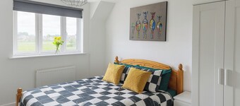 2 Bed-sleeps 7-free Parking-balcony