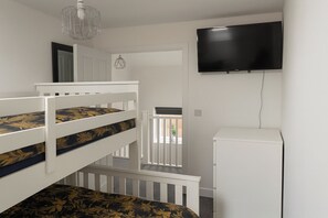 2 bedrooms, free WiFi, bed sheets - 2 Bed-sleeps 7-free Parking-balcony (Didcot)