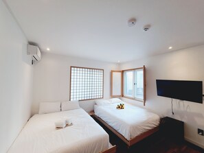 Luxury Quadruple Room, 2 Queen Beds, Private bathroom outside the room | City view - Bias K-GIRL GUESTHOUSE - Caters to Women (Seoul)