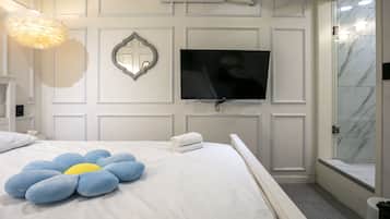 Business Double Room Single Use, No Windows | Individually decorated, individually furnished, iron/ironing board