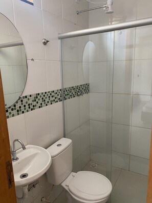 Economy Triple Room | Bathroom - Hotel Nova Jerusalem (Goiânia)