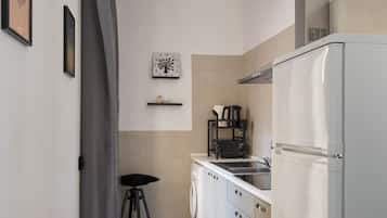 Frigorifero, forno, macchina per caffè espresso, macchina per tè/caffè