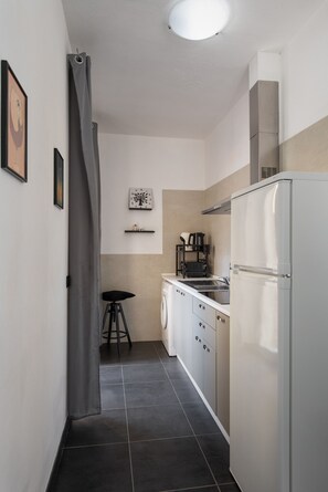 Fridge, oven, espresso maker, coffee/tea maker