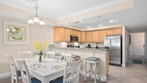 Dining - Beautiful 3 Bedroom Sunset Beach Condo with Outdoor Pool! (Ocean City)