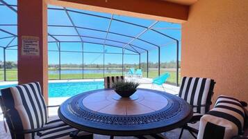 House, 5 Bedrooms | Outdoor dining