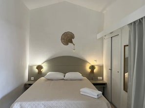 1 bedroom, in-room safe, WiFi, bed sheets