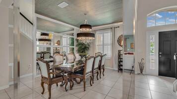 House, 6 Bedrooms | Dining