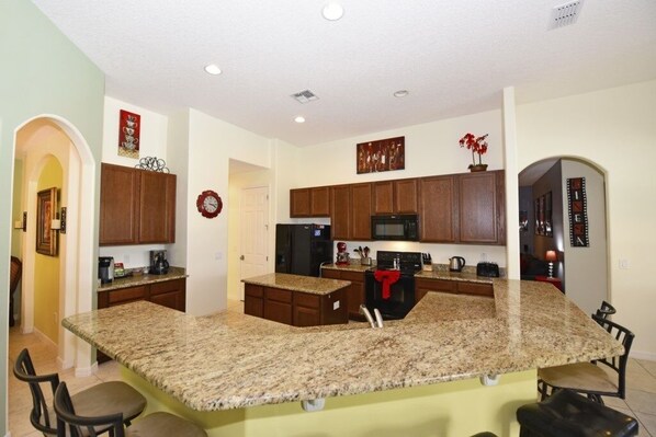 House, 5 Bedrooms | Private kitchen