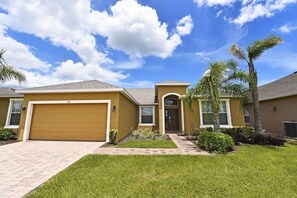 House, 5 Bedrooms | Exterior