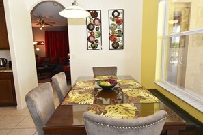 House, 5 Bedrooms | Dining