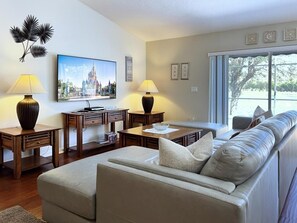 House, 4 Bedrooms | Living area