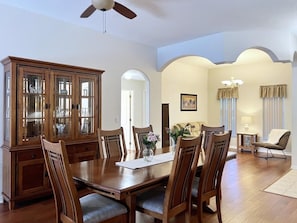 House, 4 Bedrooms | Dining