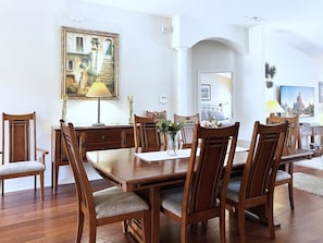 House, 4 Bedrooms | Dining