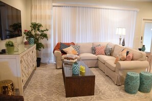 House, 4 Bedrooms | Living area