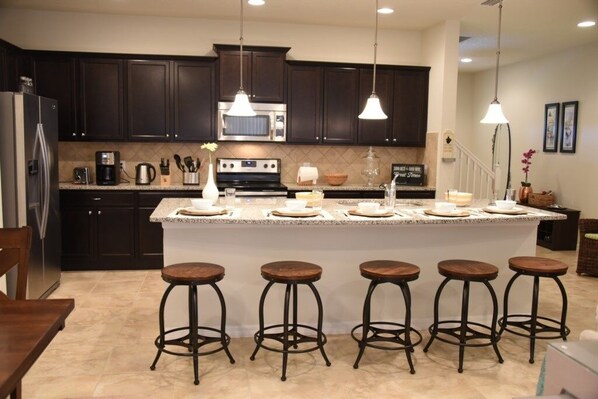 House, 4 Bedrooms | Private kitchen