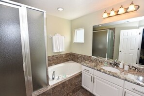 House, 6 Bedrooms | Bathroom